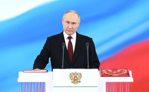 Владимир Владимирович Путин вступил в должность Президента России.